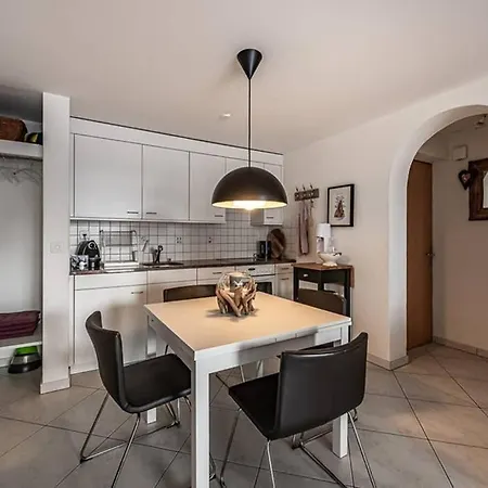 Prada 2 Apartment